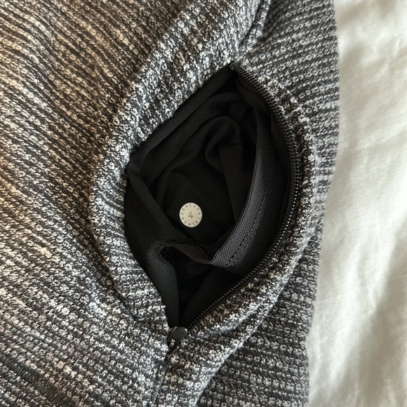 Lululemon Run Briskly 1/2 Zip - Size 4 - Picture 12 of 12